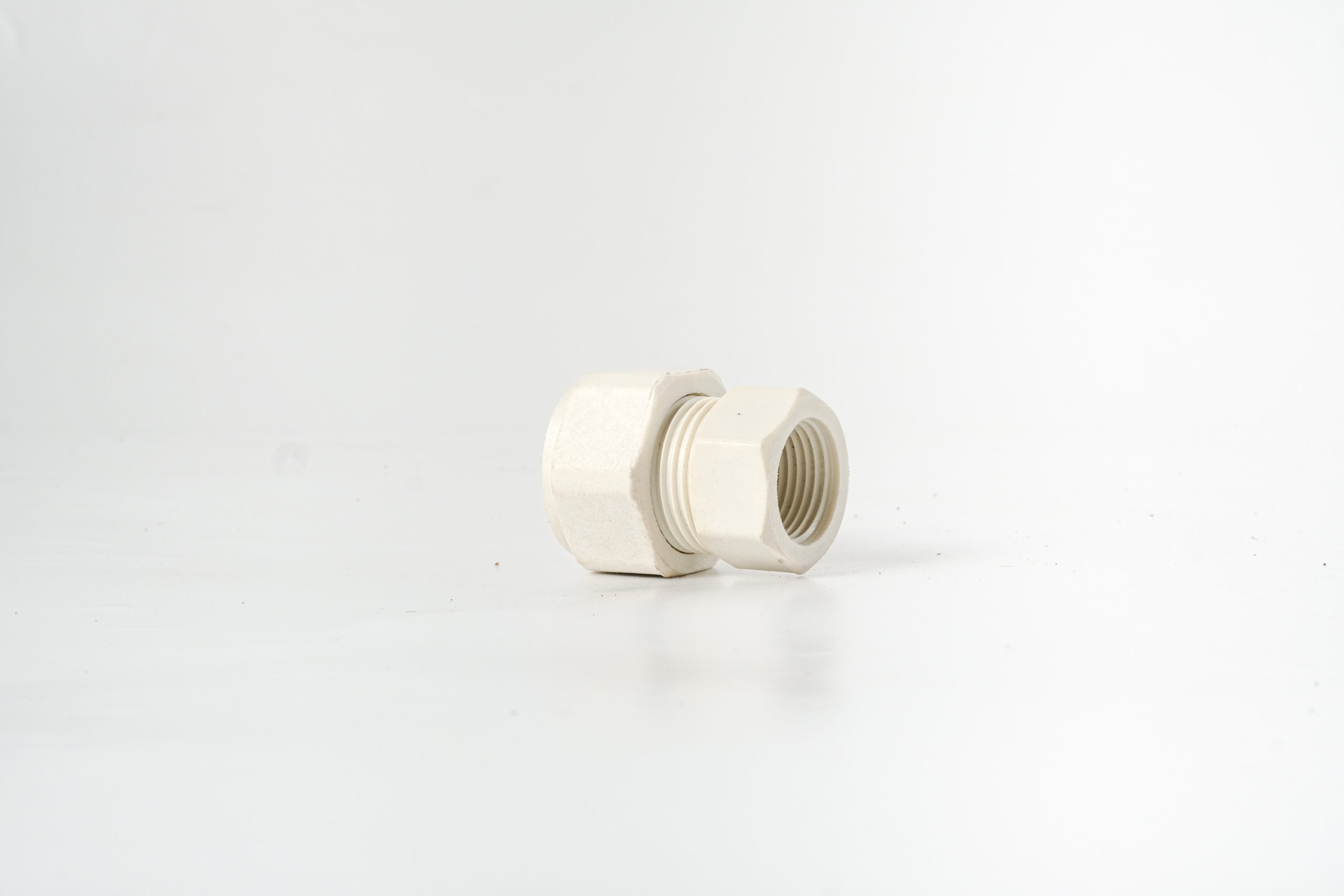 NYLON - SOCKET FEMALE